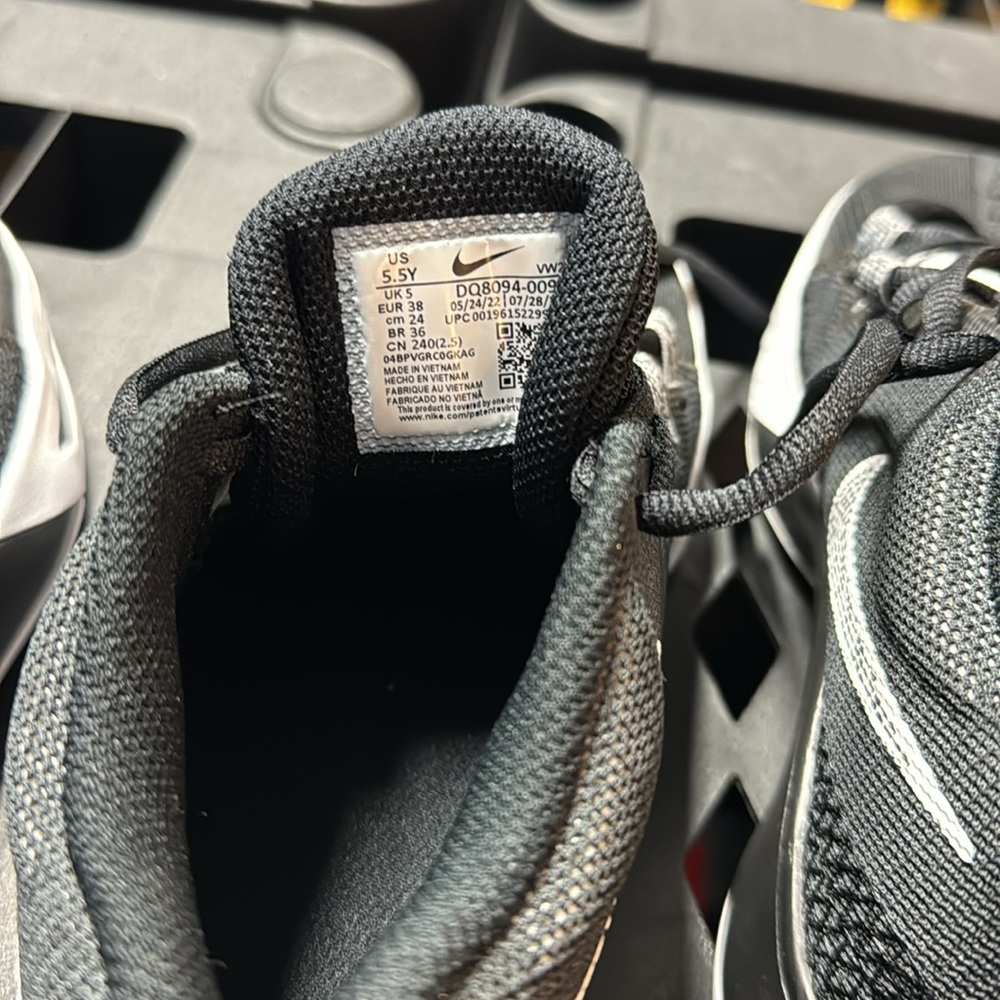 Nike Kyrie Flytrap 6 Basketball
Shoes - Picture 13 of 13